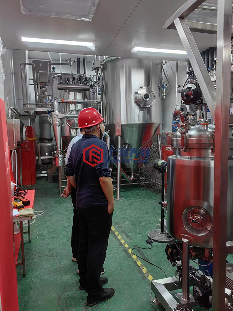 制药用有机溶剂喷雾干燥机客户现场安装